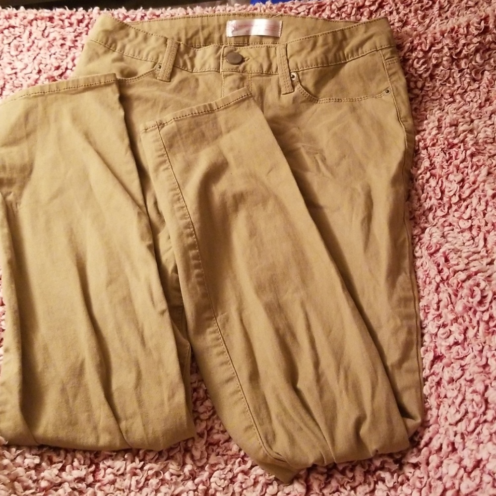 Caki pants